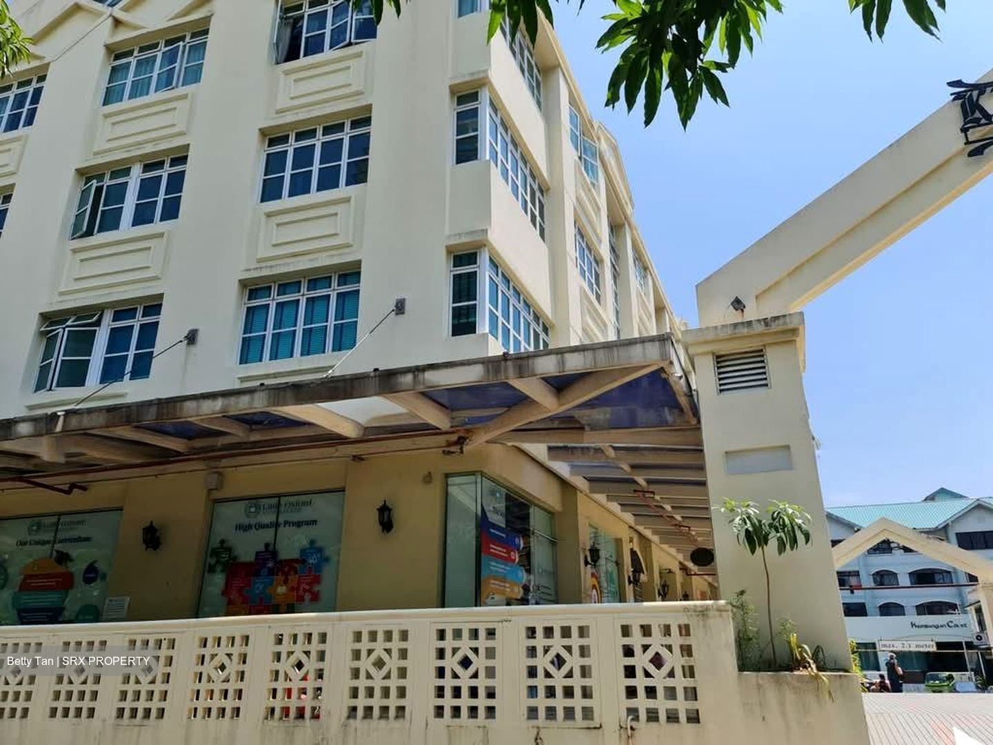 Kingston Terrace (D14), Retail #632851431